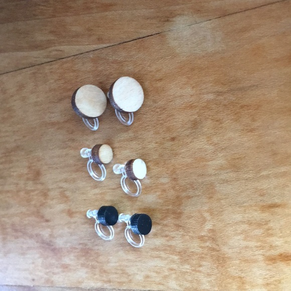 Black/brown invisible clip on earring - Picture 6 of 7